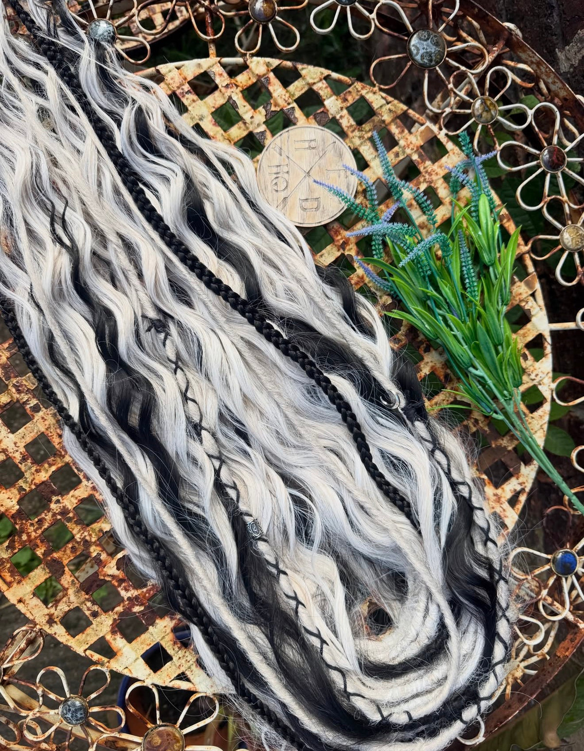 Ice Blonde / Black x 50 pieces