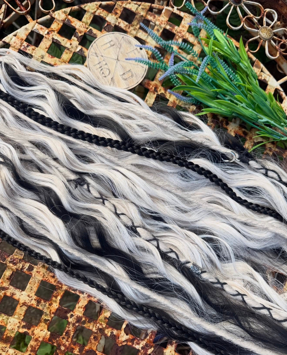 Ice Blonde / Black x 50 pieces