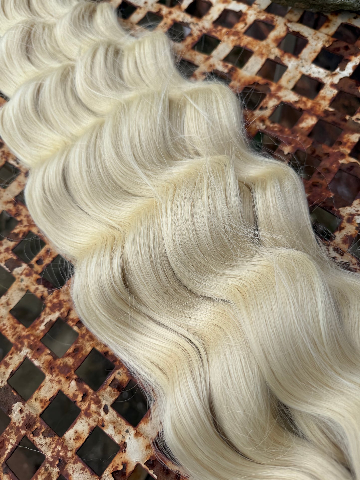 Bleach Blonde Loose Brushable Wave