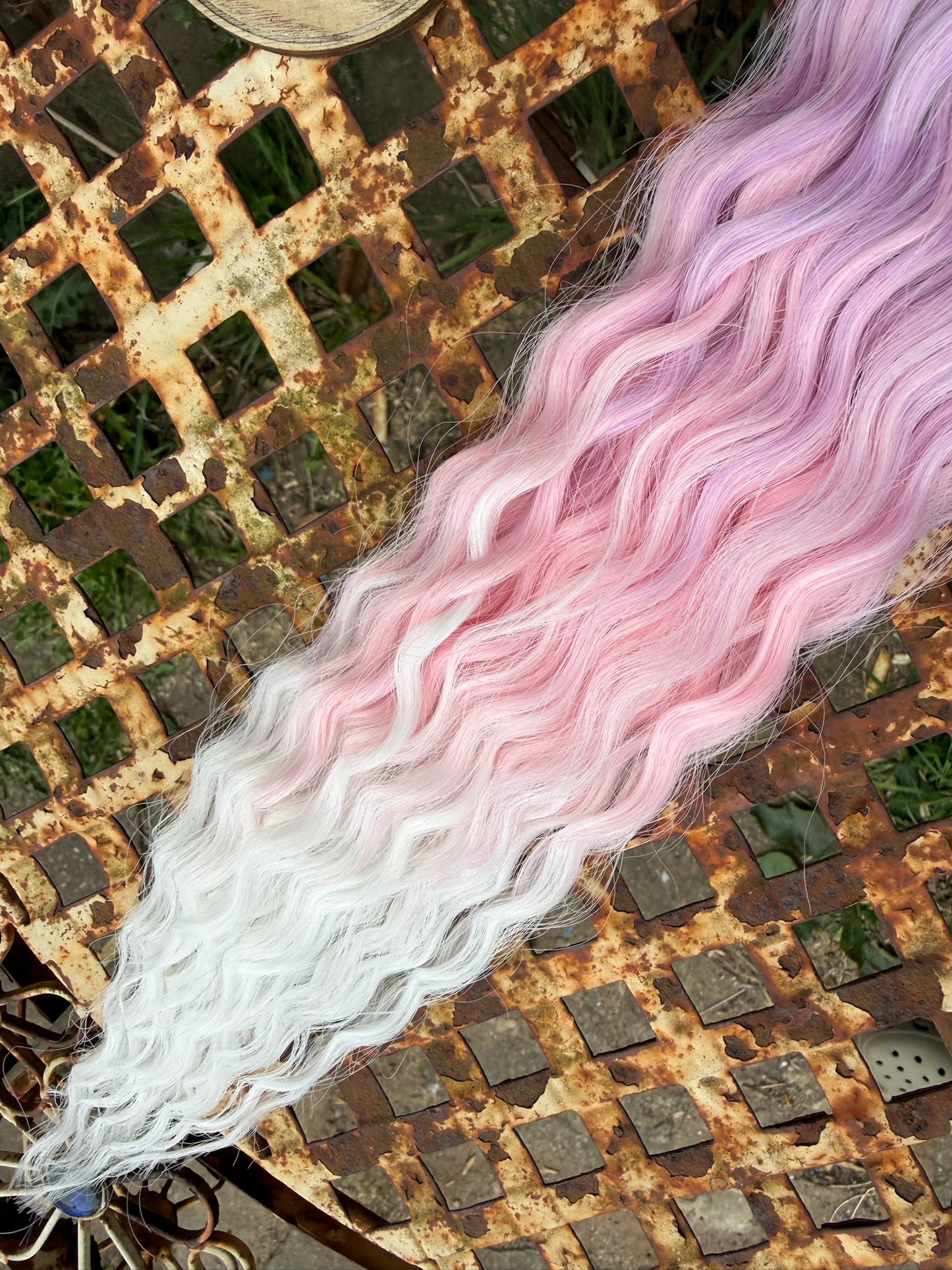 Mauve to White Ombre Ariel Beach Wave 100g